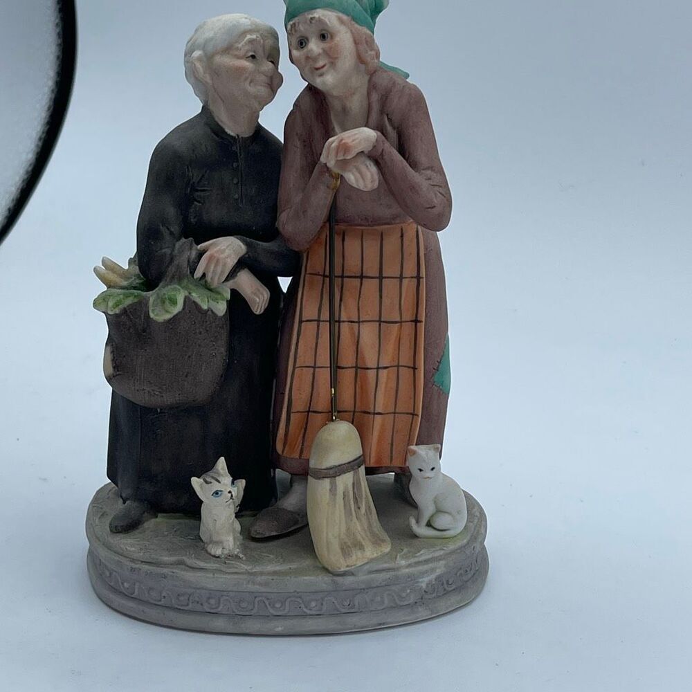 Vintage Lefton figurine “Gossiping Old Ladies” By Geo F.Lefton. #4724